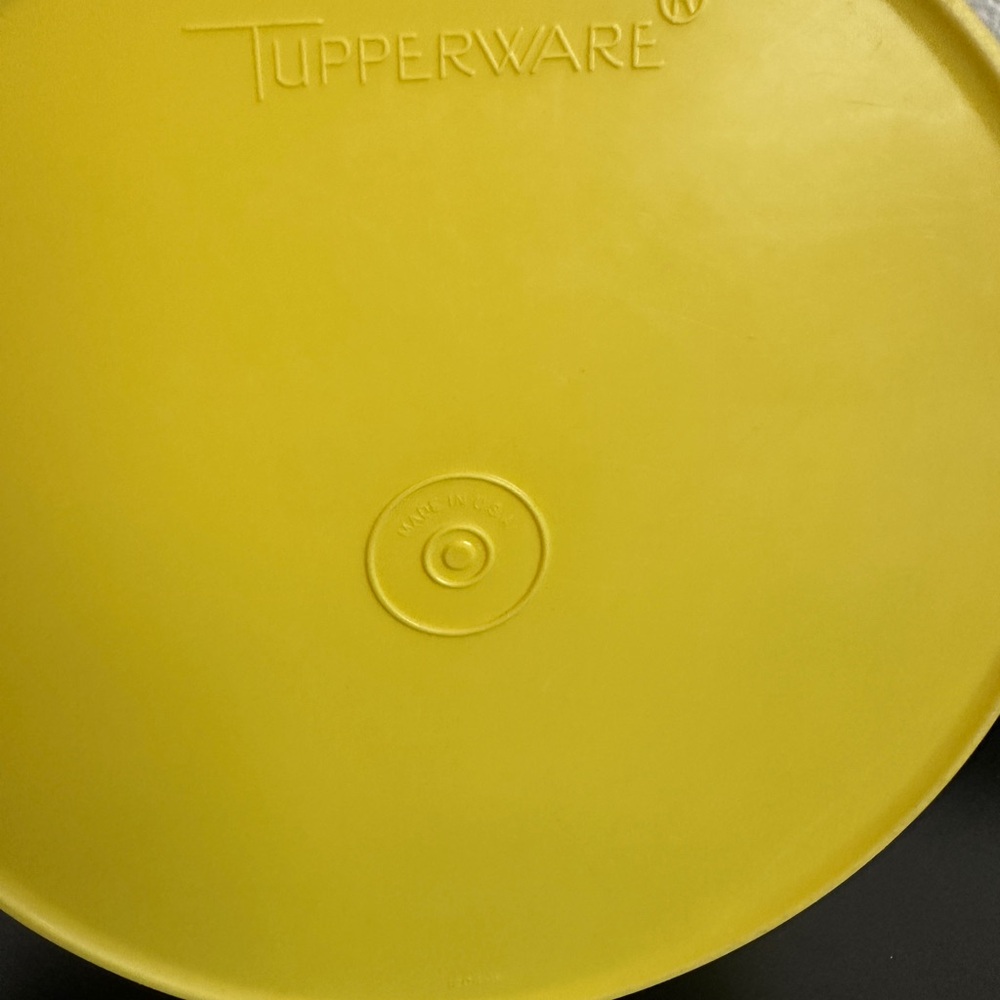 Vintage Tupperware storage. - Picture 5 of 6
